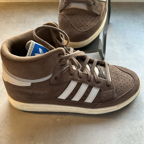 Brown and beige adidas high top - Picture 2 of 5